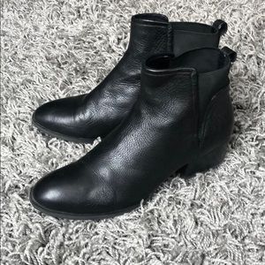 Kenneth Cole ankle boots size 8.5 in black leather